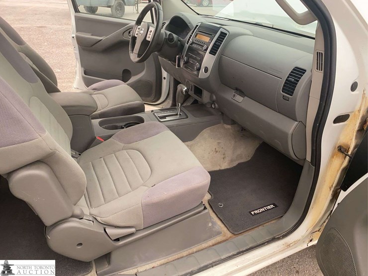 2014-nissan-frontier-image-19