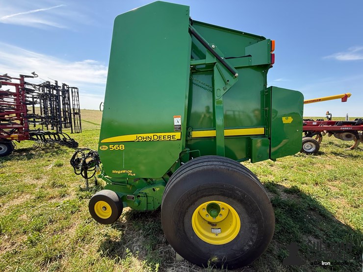 2010-john-deere-568-image-8