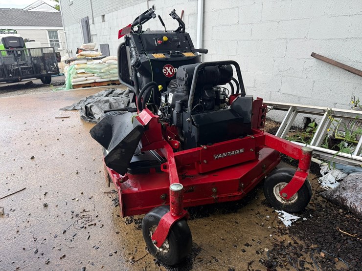 #4057-•-2016-exmark-52"-stand-on-mower-image-1