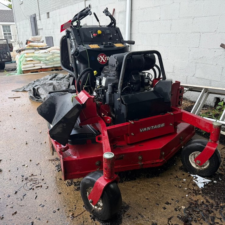 #4057 • 2016 eXmark 52" Stand-On Mower