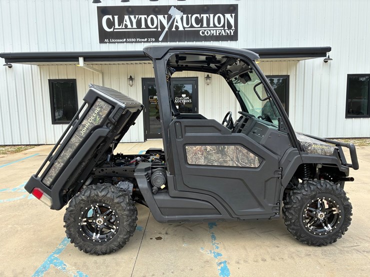 2023-john-deere-gator-image-12