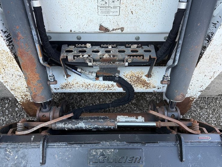 2023-bobcat-t870-image-10