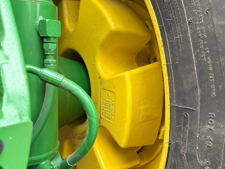 2014-john-deere-8320r-image-44