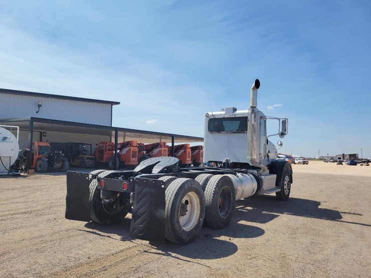 2013-peterbilt-365-image-5