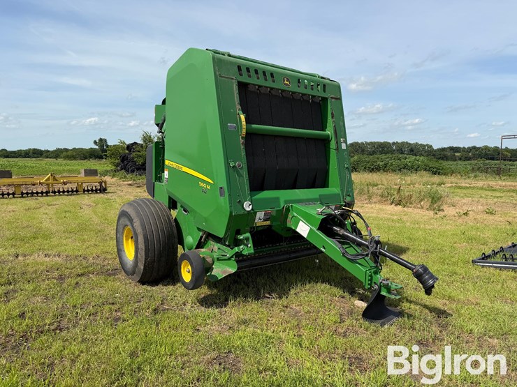 2020-john-deere-560m-image-3