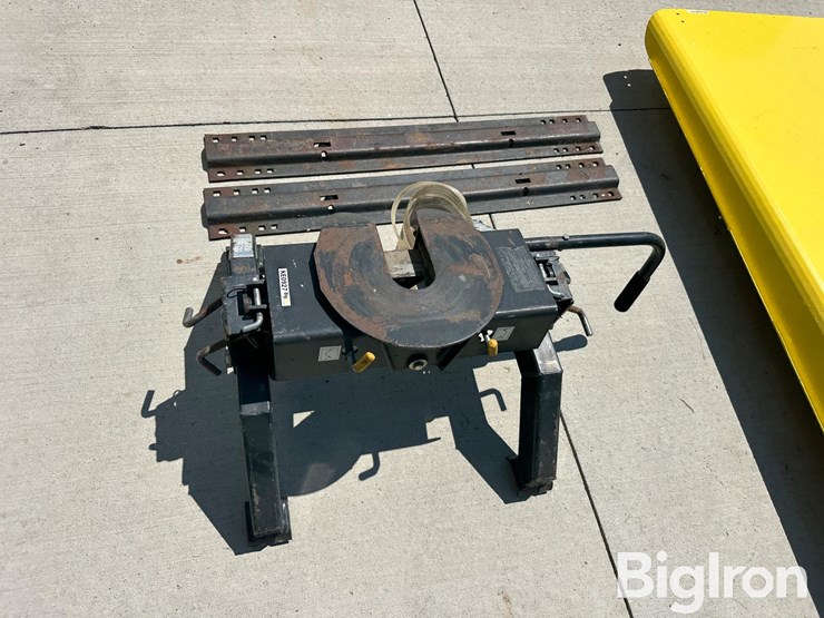 rbw-lil'-rocker-5th-wheel-trailer/camper-hitch-image-6