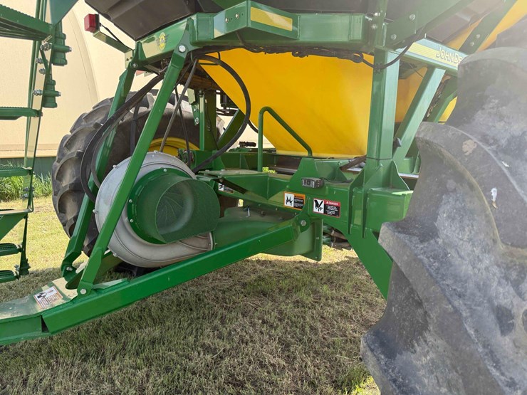 2013-john-deere-1830-image-32