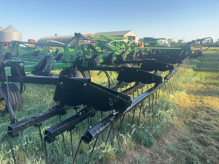 2010-john-deere-2410-image-12