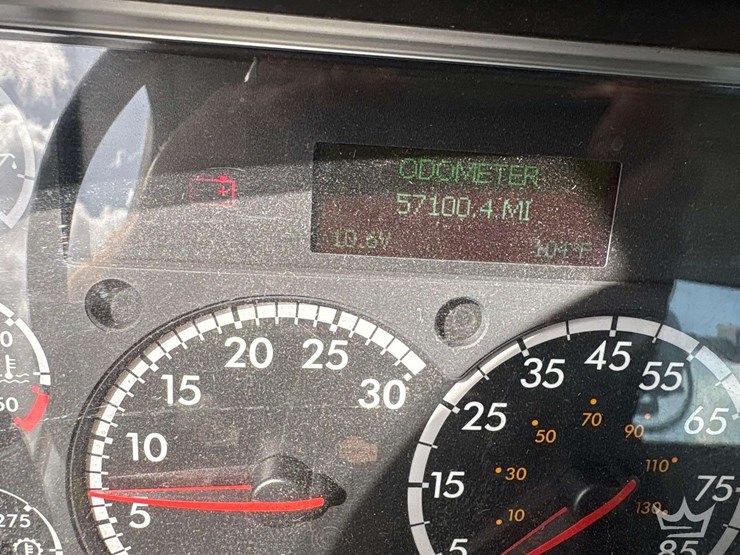 2017-freightliner-114sd-image-9