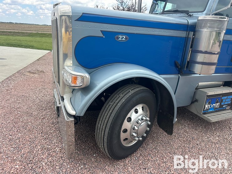 2020-peterbilt-389-image-13