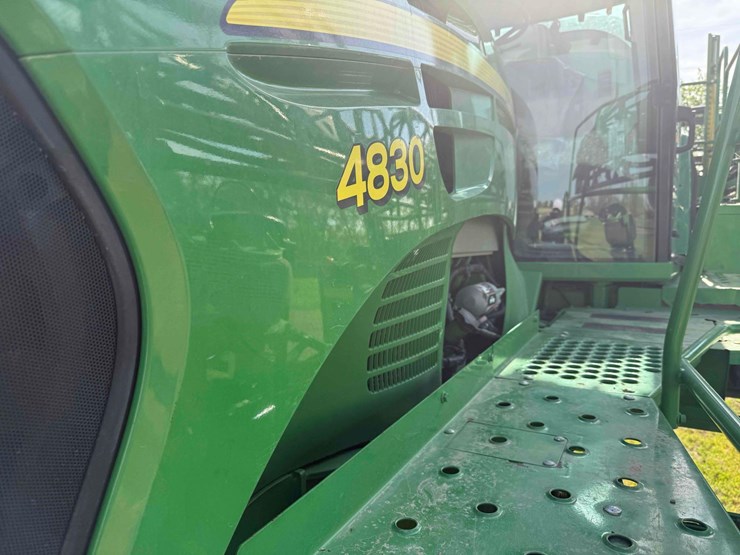 2011-john-deere-4830-image-32