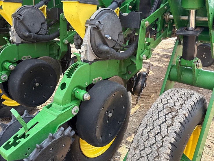 2006-john-deere-1770nt-image-29