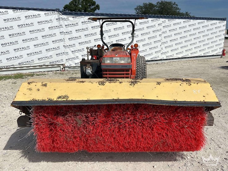 2002-kubota-l4300e-48hp-utility-tractor-w/-sweeper-and-box-blade-ripper-image-31
