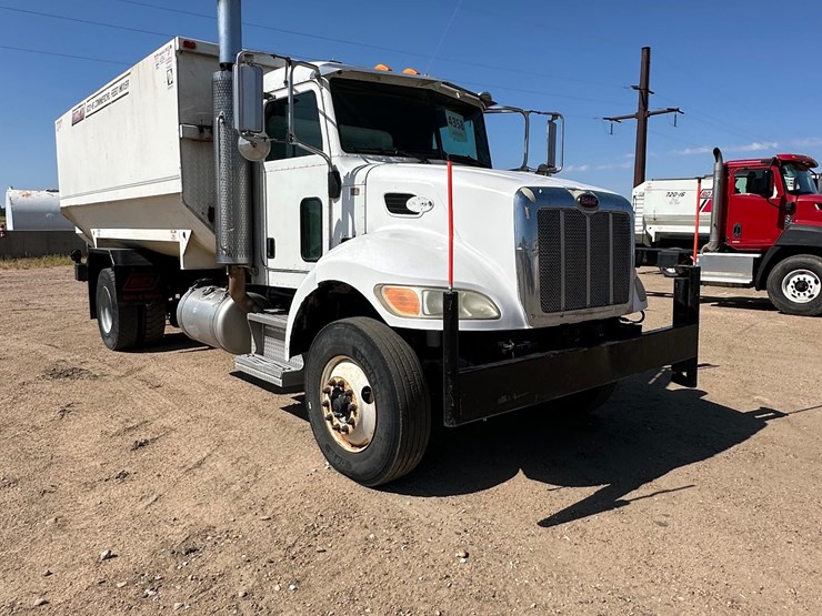 2008-peterbilt-335-image-3