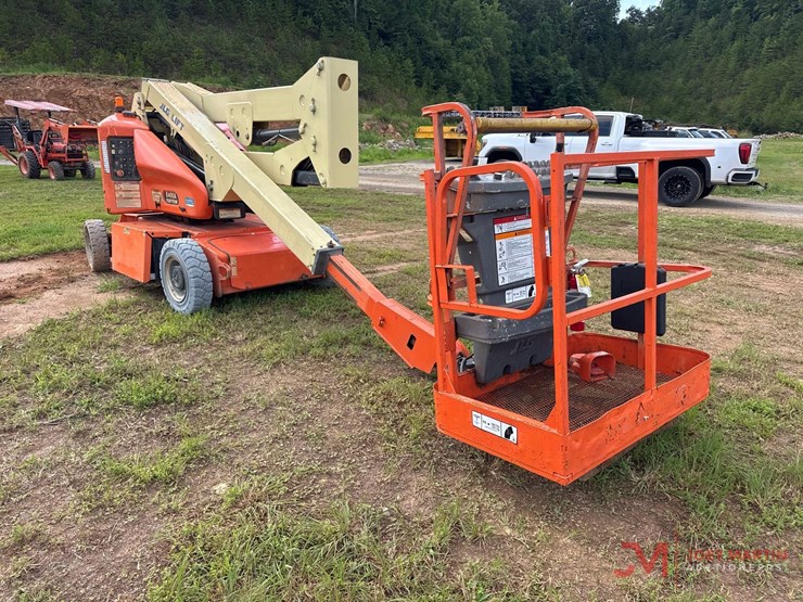 2017-jlg-e400a-image-3