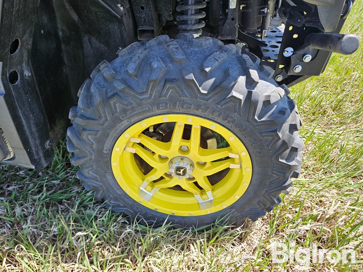 2022-john-deere-gator-image-19