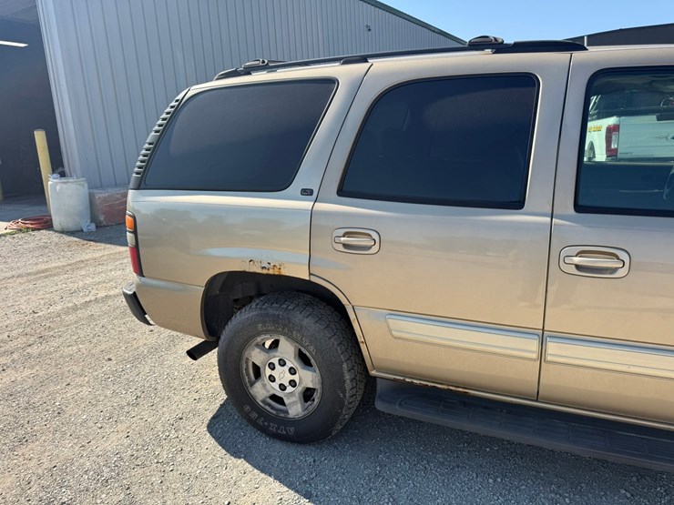 2005-chevrolet-tahoe-image-16