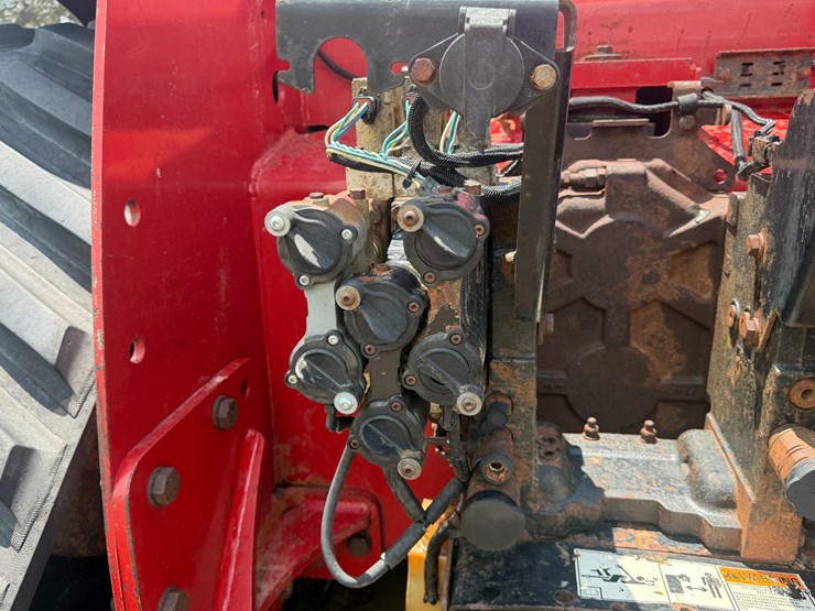 2014-case-ih-470-image-46