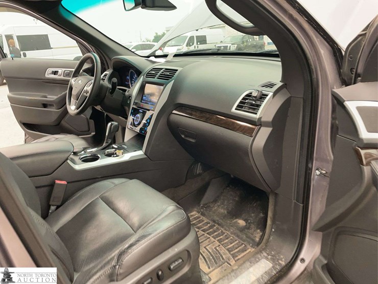 2014-ford-explorer-image-19