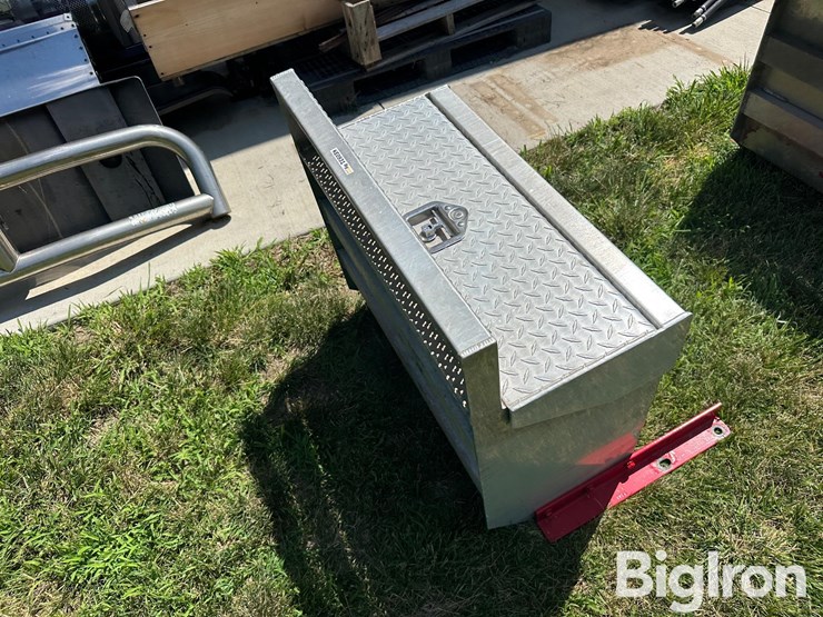 peterbilt-aluminum-step/battery-box-image-5