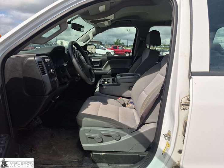 2017-chevrolet-silverado-2500hd-image-16