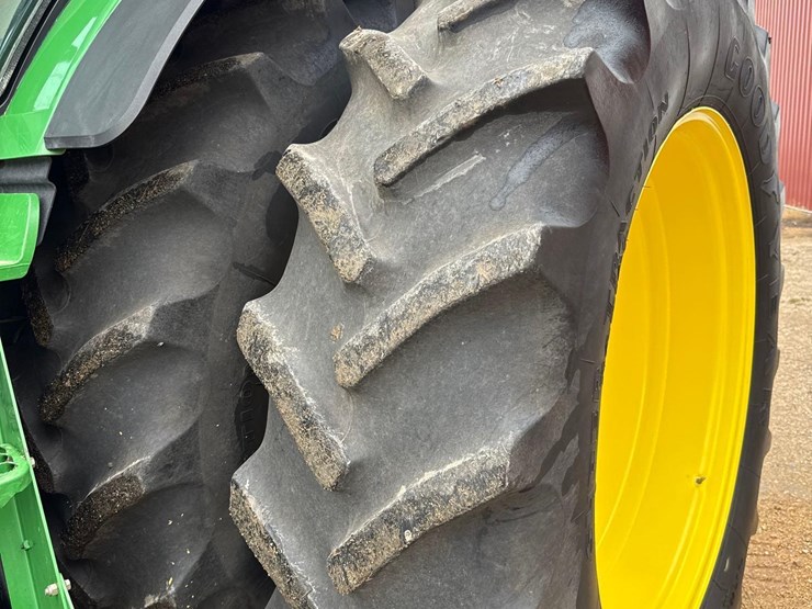 2014-john-deere-8320r-image-33