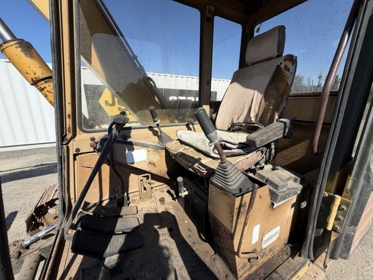 1990-caterpillar-e70b-image-27