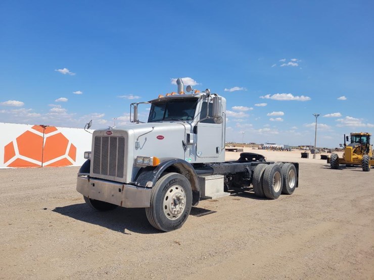 2013-peterbilt-365-image-1