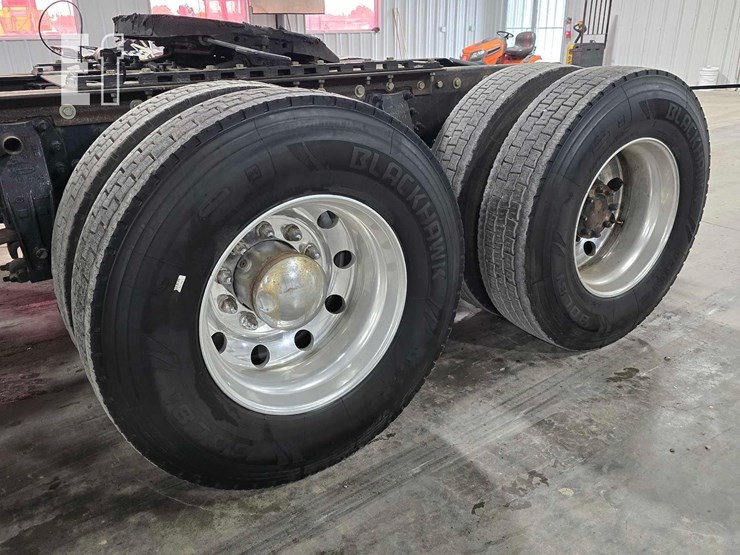 2013-peterbilt-386-image-30