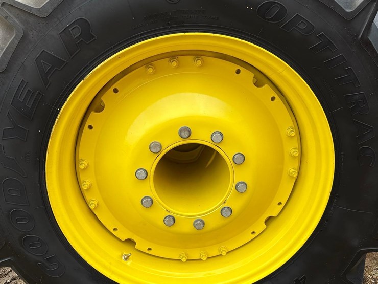 2014-john-deere-8320r-image-28
