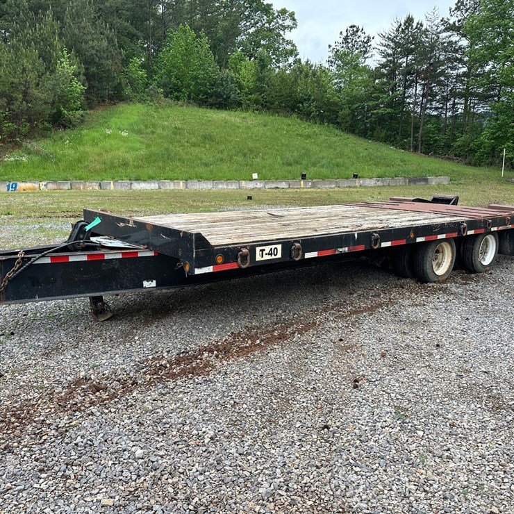 #4001 • 2008 Towmaster 25' Trailer