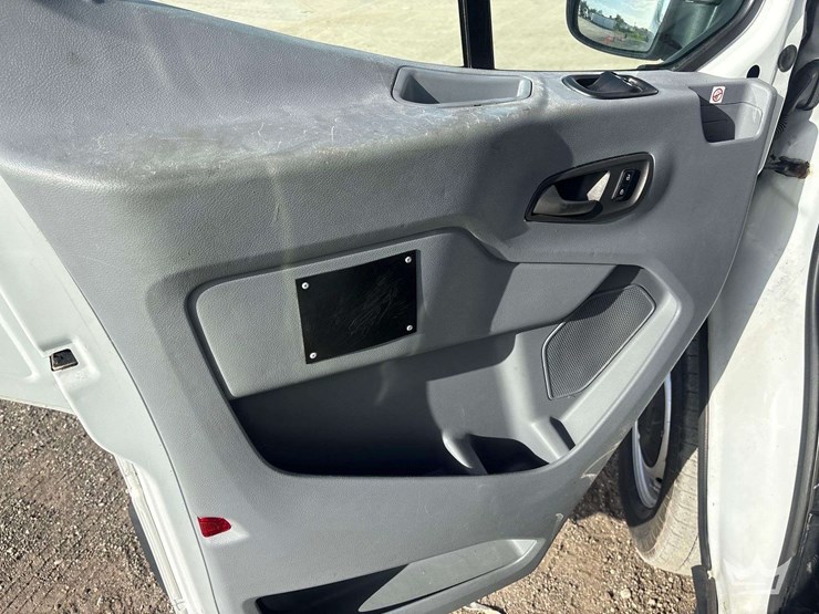 2019-ford-transit-image-12