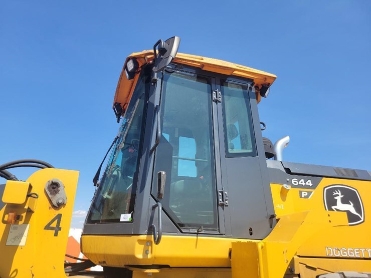 2022-john-deere-644-image-15