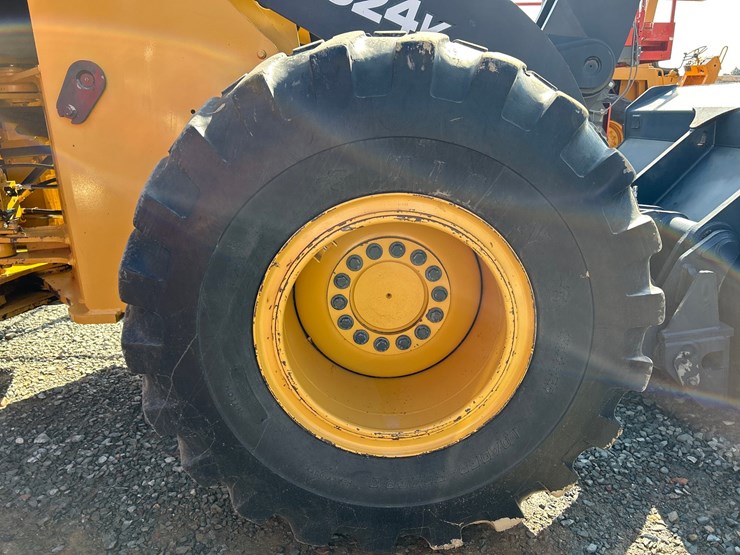 2012-deere-624k-image-80