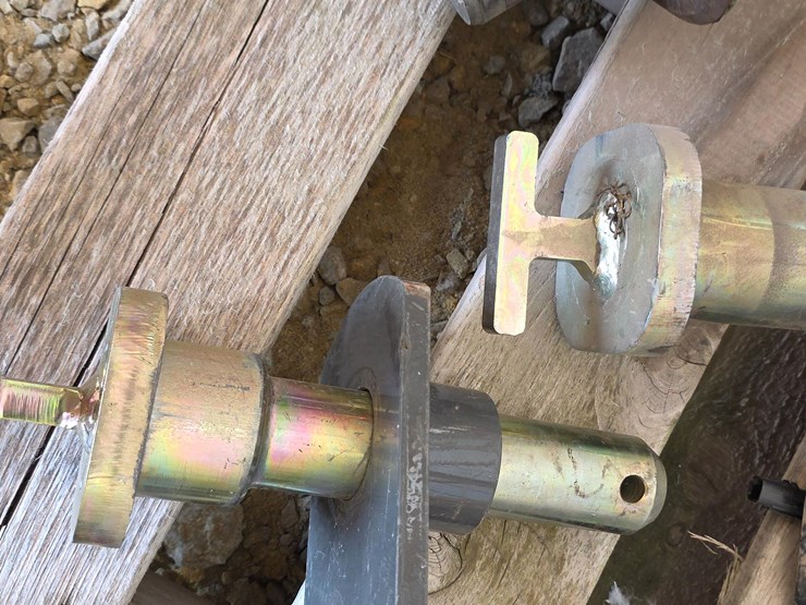 john-deere-hitch-parts,-pins,-&-safety-lights-image-9