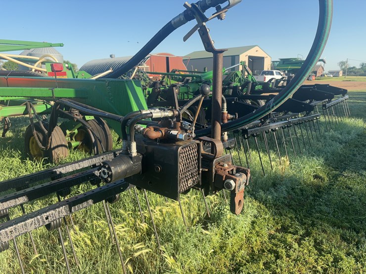 2010-john-deere-2410-image-13