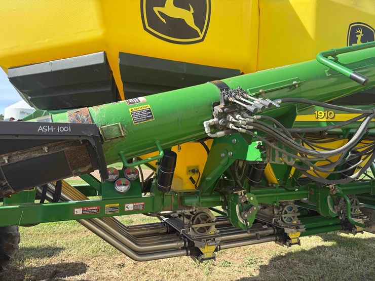 2013-john-deere-1830-image-22