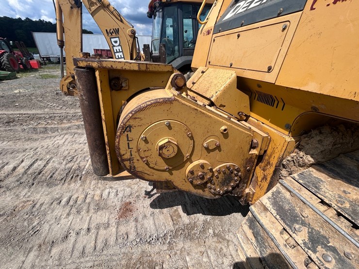 2009-deere-750j-lt-image-21