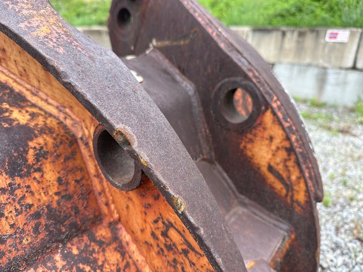 #4006-•-approx-34"-excavator-bucket-image-7