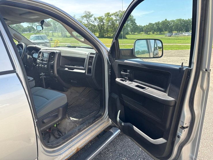 2014-dodge-1500-image-25