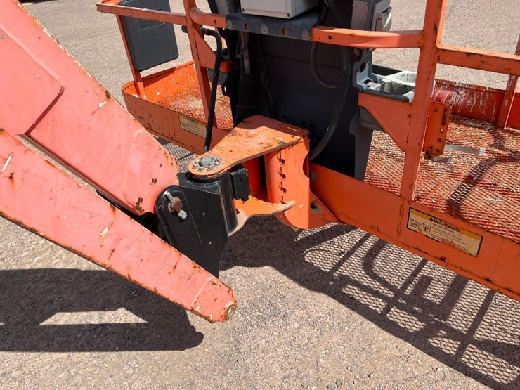 2011-jlg-600aj-image-22