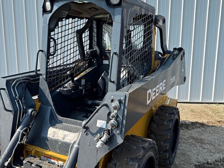 2013-deere-318e-image-25