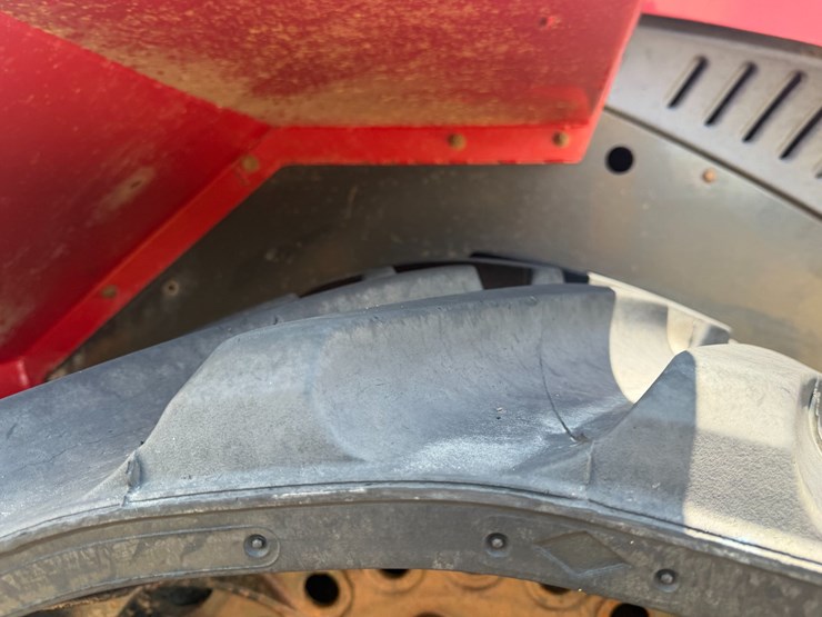 2014-case-ih-470-image-35