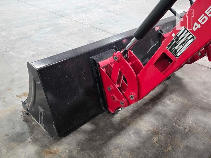 2026-mahindra-4540-image-12