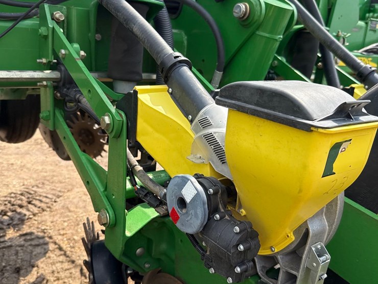 2006-john-deere-1770nt-image-11