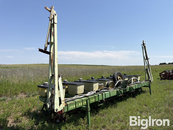john-deere-7100-image-3