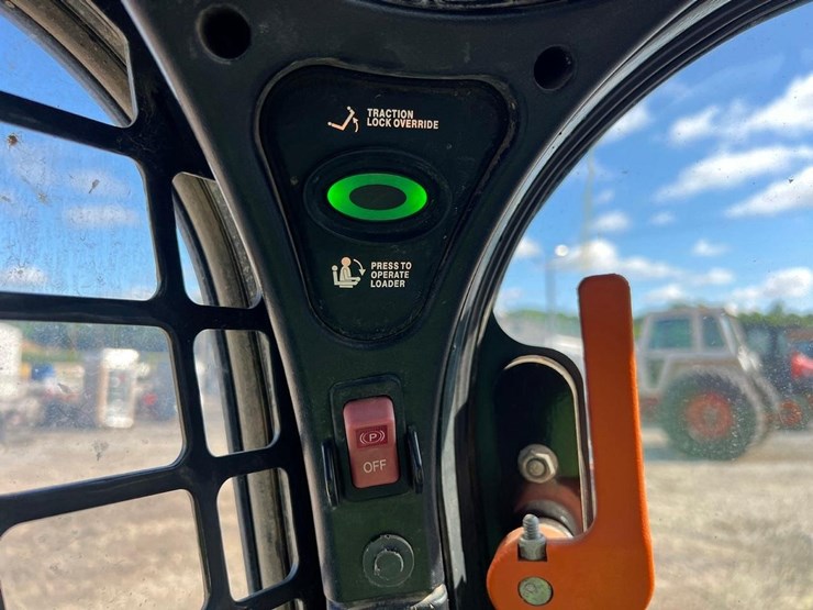 2015-bobcat-t650-image-22