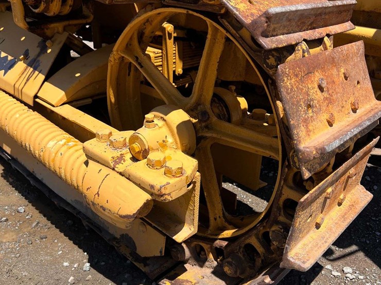caterpillar-thirty-image-24