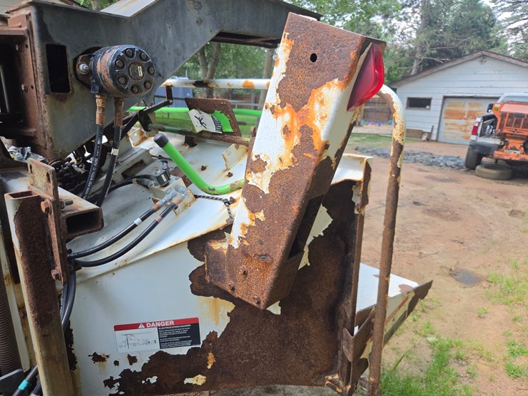 #1801-•-2016-altec-towable-wood-chipper-image-6