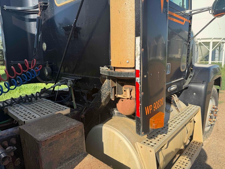 1998-freightliner-fld-semi-image-7
